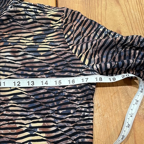 SNO SKINS Animal Print Patterned Quarter-Zip Top textured - Picture 4 of 6